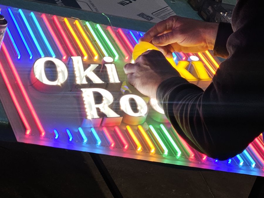 Trabajo de rótulos luminosos y opacos de Vinilarte (10)